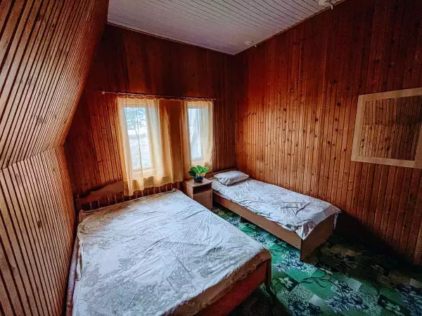 дом 2-х комнатный 6-ти местный отдельно стоящий